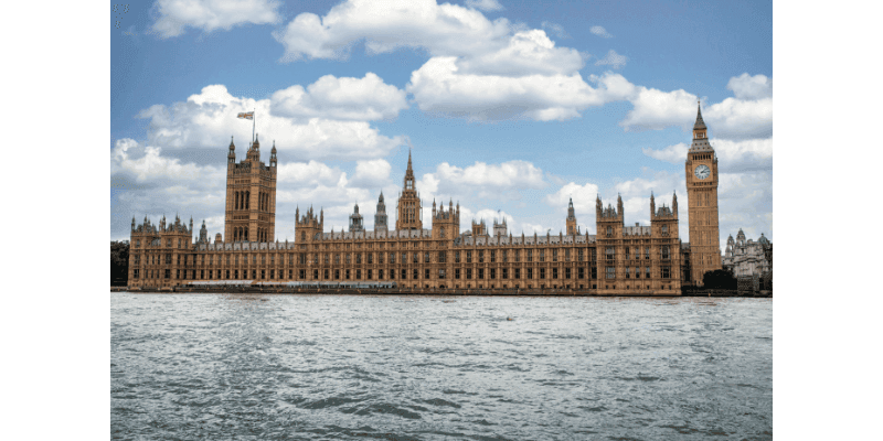 houses of parliament across the Thames