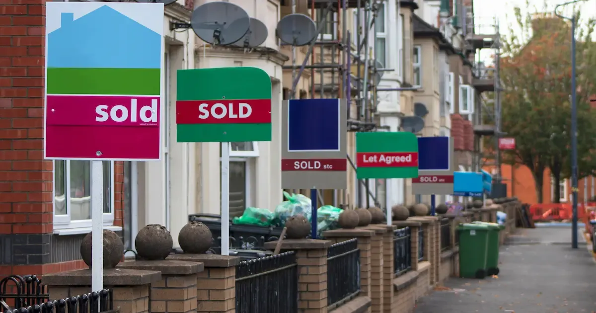 The average property chain length - row of houses